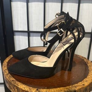 Signature Studio Black Strappy tall Heels EUC 5.5 Worn Once